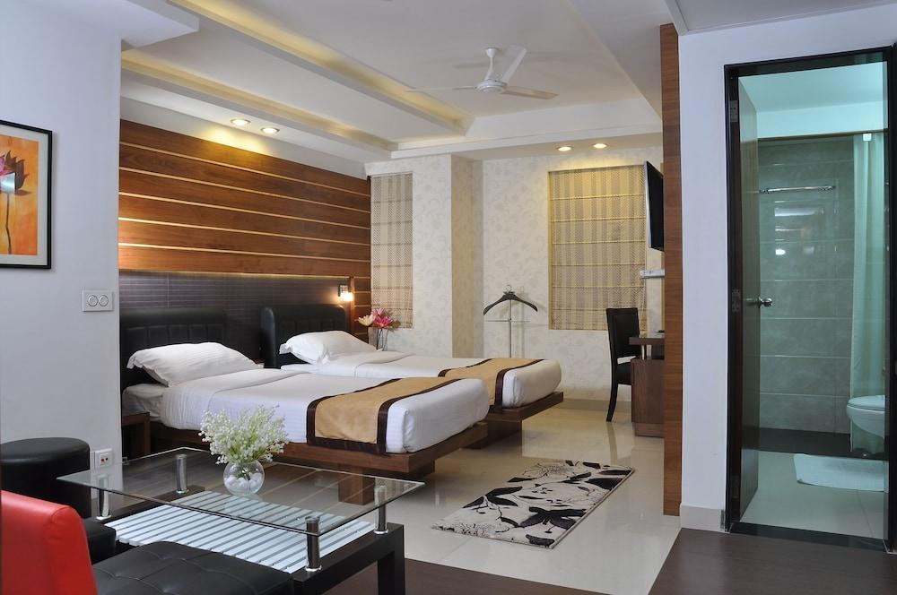 Hotel Niharika Kolkata Exterior photo