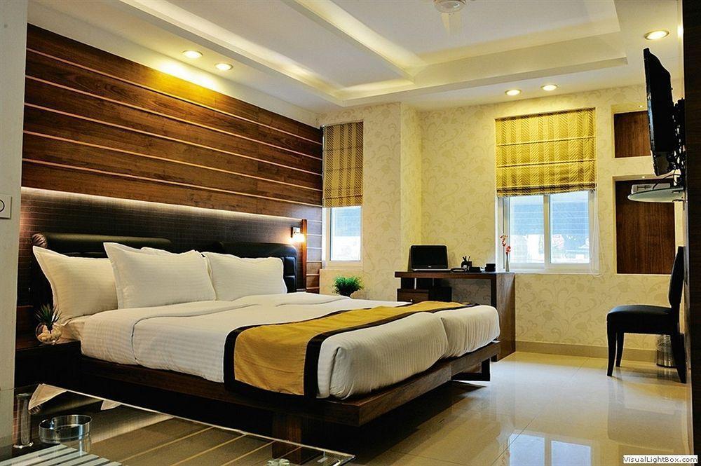 Hotel Niharika Kolkata Exterior photo