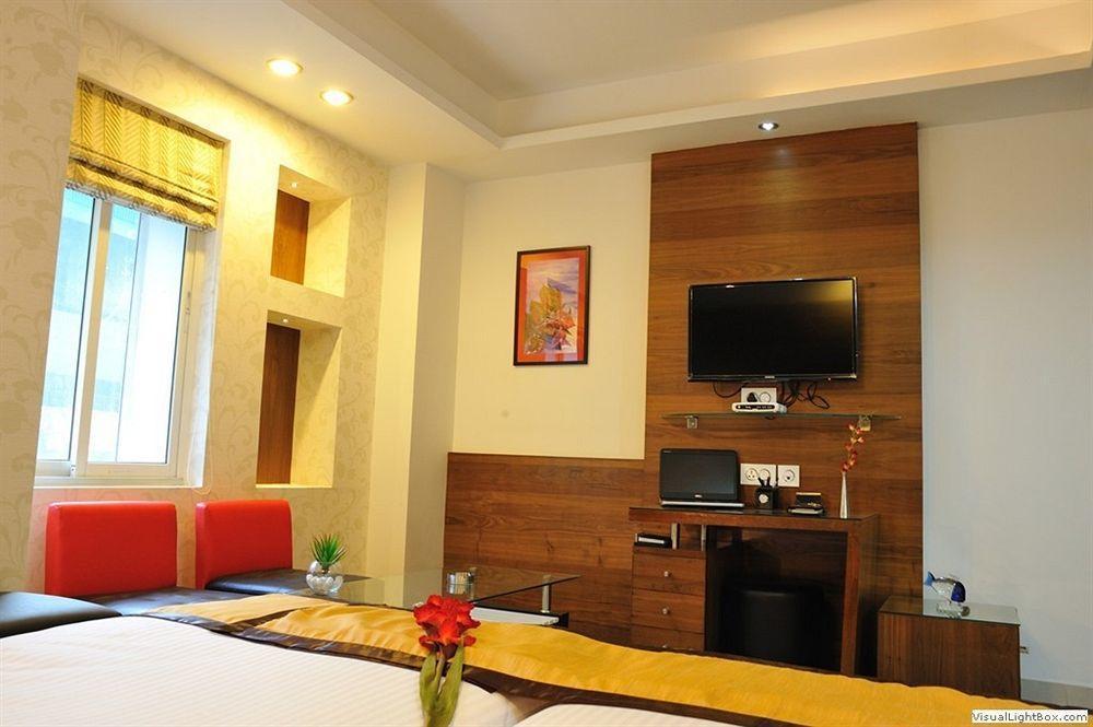 Hotel Niharika Kolkata Exterior photo