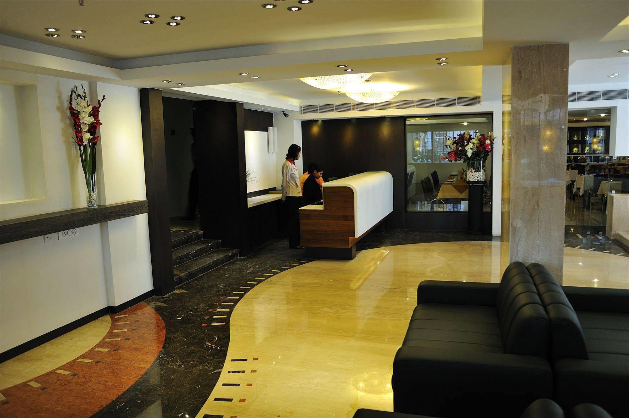 Hotel Niharika Kolkata Exterior photo