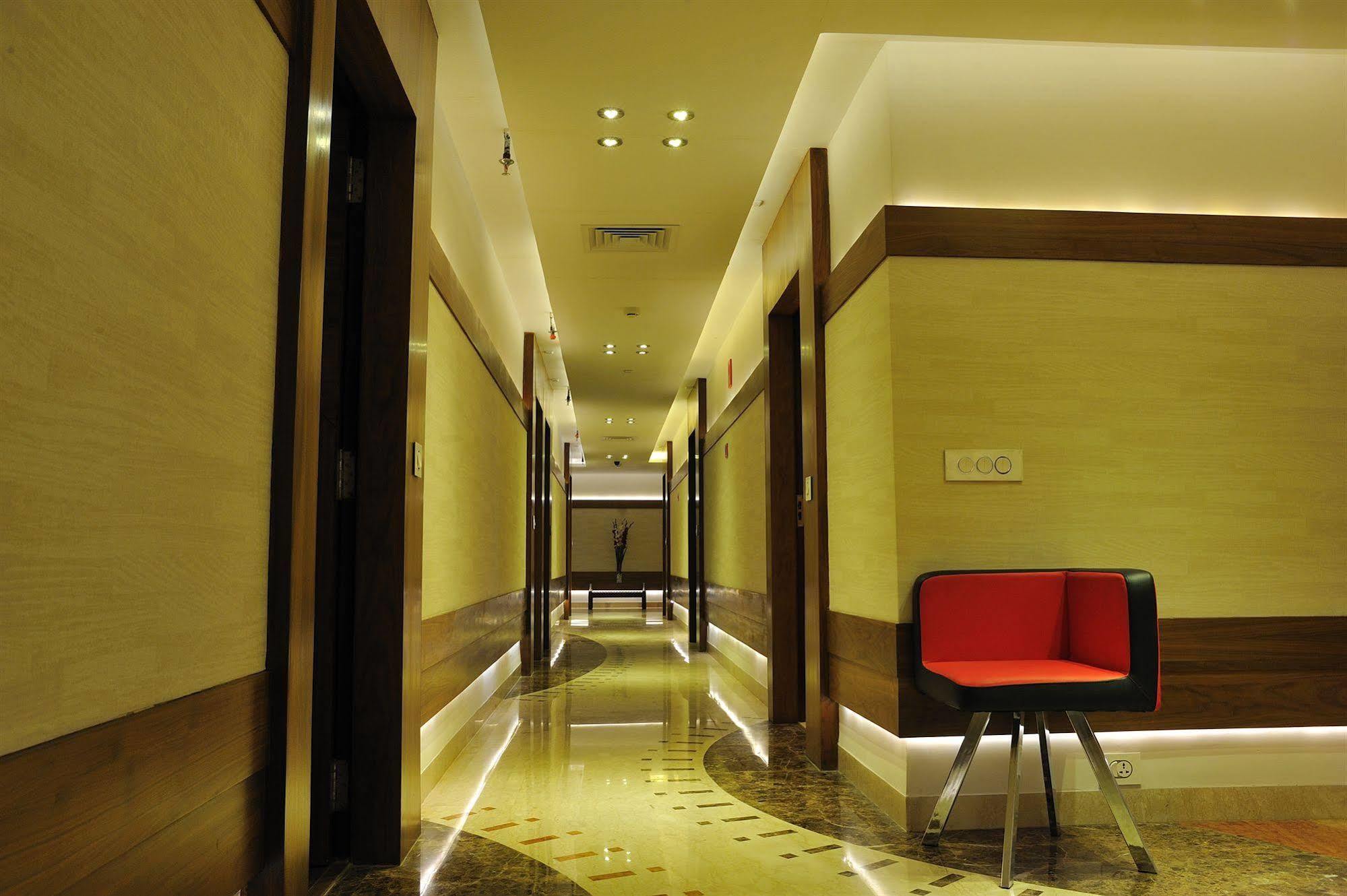 Hotel Niharika Kolkata Exterior photo