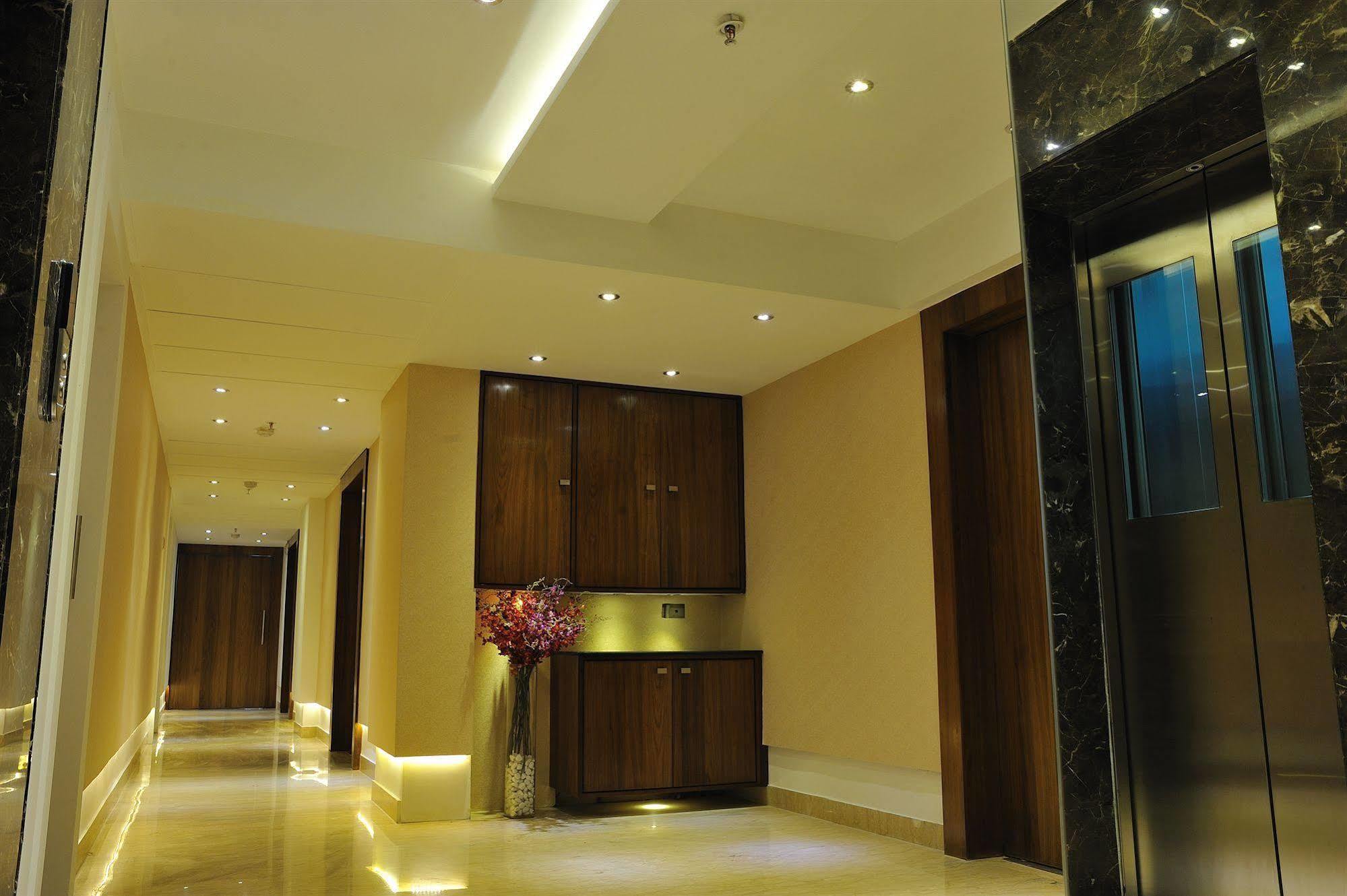 Hotel Niharika Kolkata Exterior photo