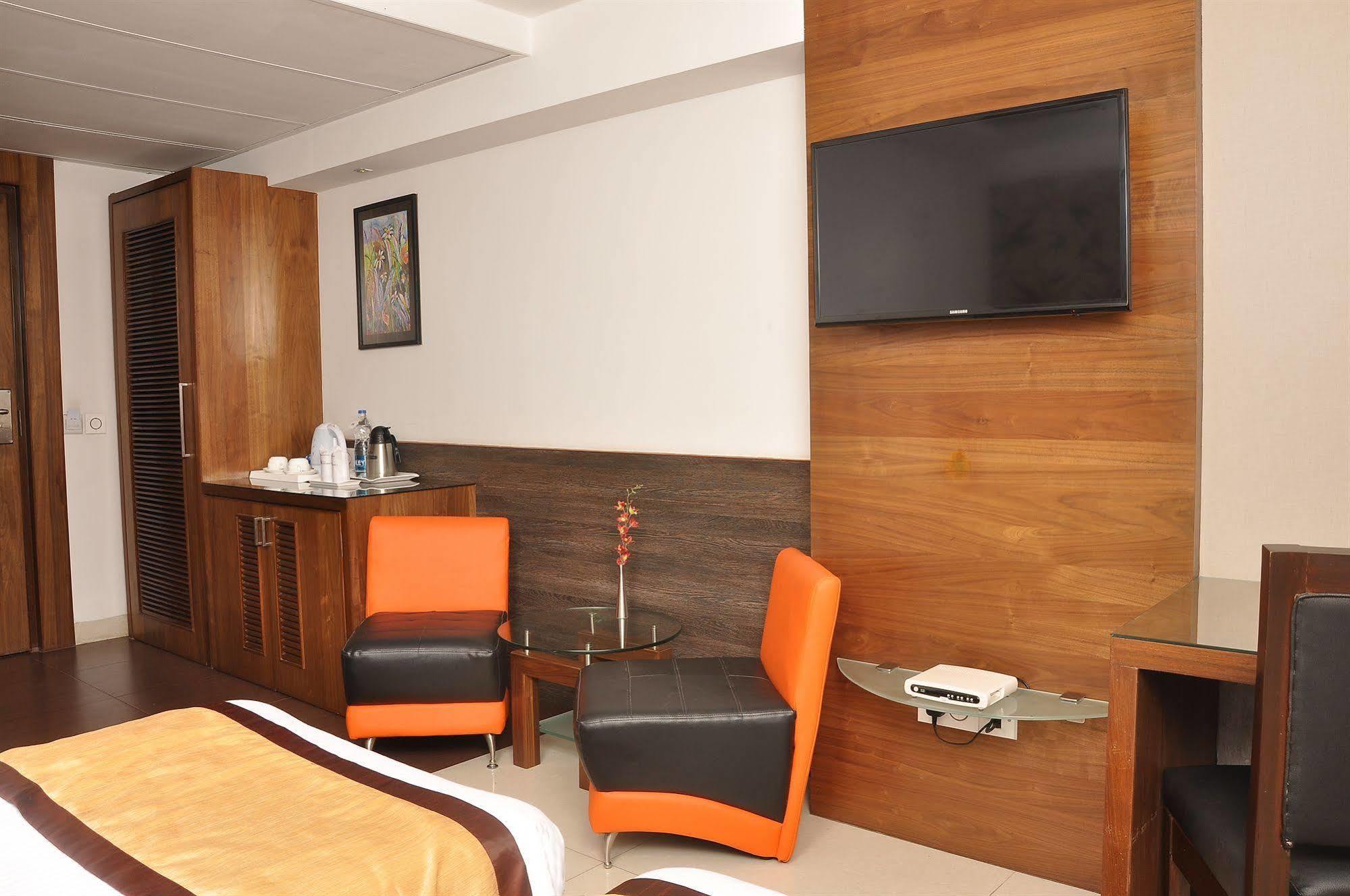 Hotel Niharika Kolkata Exterior photo