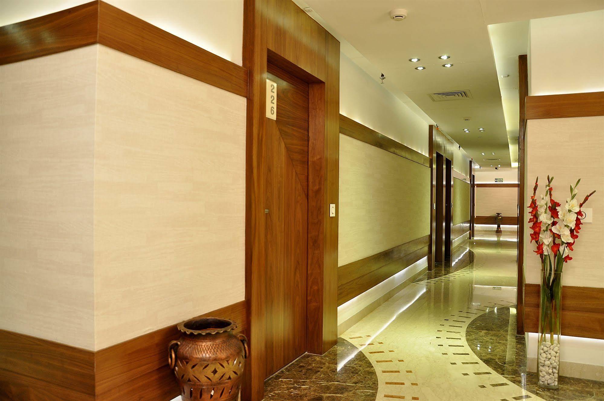 Hotel Niharika Kolkata Exterior photo