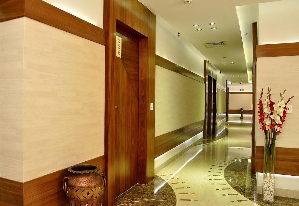 Hotel Niharika Kolkata Exterior photo