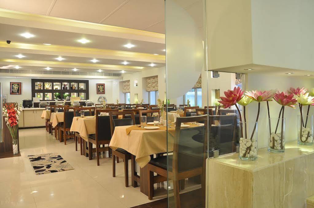 Hotel Niharika Kolkata Exterior photo